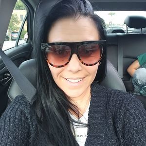 Meet your Posher, Joanie